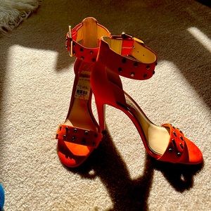 A beautiful orange toe out Jessica Simpson anklets sandal